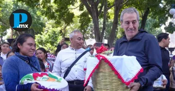 Habitantes de San Miguel Canoa felicitaron al alcalde por su primer año de gestión