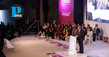 Diversos personajes de la vida politica y sectores público y privado se dieroncita en el primer informe del presidente municipal Pepe Chedraui.