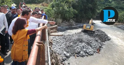 Alejandro Armenta anuncia reconstrucción del puente del Río Necaxa