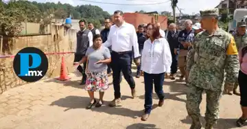 El gobernador Alejandro Armenta supervisa limpieza y reconstrucción en Huauchinango