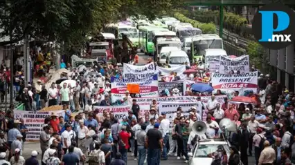 Transportistas de la FAT preparan bloqueos en las principales avenidas de la CDMX para exigir aumento a la tarifa.