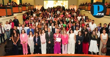 Gobierno de Puebla impulsa prevención del cáncer de mama con arte y servicios gratuitos.