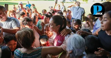 Presidenta Sheinbaum inicia entrega de apoyos a damnificados por lluvias.