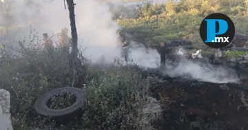 El fuego se originó por la acumulación de llantas y basura en un terreno baldío