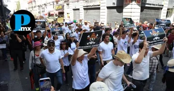 Cientos de personas marchan en Puebla para exigir justicia