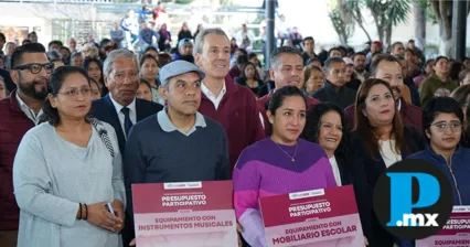 Puebla fortalece escuelas con Presupuesto Participativo; entregan mobiliario e instrumentos