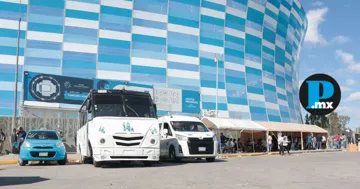 Varios conductores se concentraron en las inmediaciones del Estadio Cuauhtémoc para realizar su Revista Vehicular 