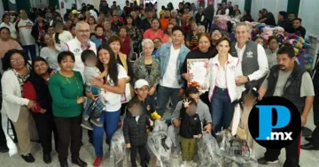 Pepe Chedraui y MariElise Budib iniciaron las 10 Posadas Navideñas del SMDIF en Los Héroes y Loma Bella