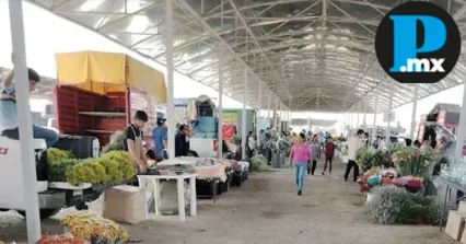 Clausuran mercado de flores en Huejotzingo; comerciantes amenazan con bloqueo