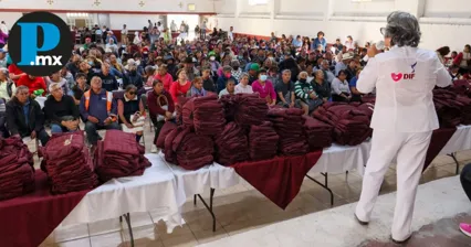 Arranca en Santiago Momoxpan el programa Abrigando Cholula