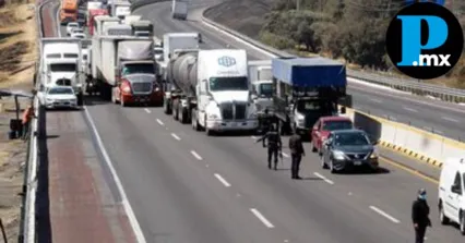 Bloqueo en Zaragoza paraliza la M&eacute;xico&ndash;Puebla y genera filas kilom&eacute;tricas