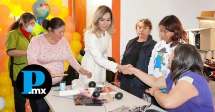Mujeres poblanas participan en los talleres productivos del programa "Mujeres Imparables" para fortalecer su econom&iacute;a e independencia.