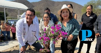 Pavel Gaspar entrega Parque Comunitario en el Barrio de Ilamacingo