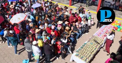 La entrega masiva de juguetes en la Plaza de la Concordia marc&oacute; el cierre de las celebraciones de Reyes en San Pedro Cholula.