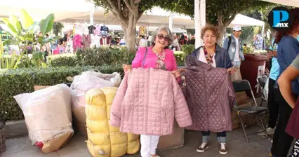 Entregan chamarras y cobijas a adultos mayores en Rodada Cholula 2026