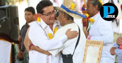 Representantes de los pueblos originarios y legisladores poblanos durante el foro regional para el fortalecimiento de los derechos ling&uuml;&iacute;sticos.