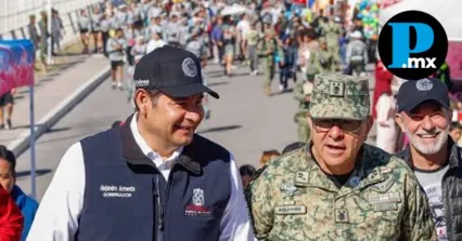 El gobernador Alejandro Armenta destaca la fortaleza de las fuerzas armadas en el marco de la Carrera T&aacute;ctico Militar en Puebla.