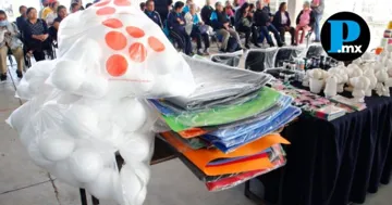Gobierno de Cholula entrega materiales gratuitos a talleres de la "Casa del Abue"
