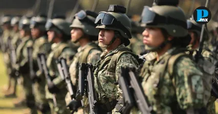 Sheinbaum rinde homenaje a mujeres militares por 8M