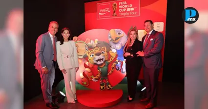 El trofeo del Mundial llega a Puebla y desata emoci&oacute;n en el Centro Expositor