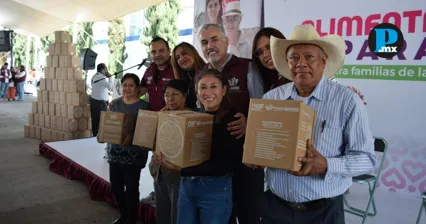 Entrega de despensas fortalece econom&iacute;a familiar en Bosques de San Sebasti&aacute;n