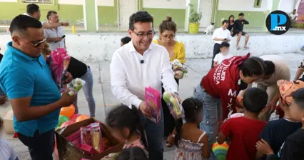 Pavel Gaspar y Azucena Rosas apoyan a la ni&ntilde;ez en Iz&uacute;car de Matamoros