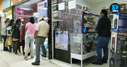 Plaza de la Tecnolog&iacute;a en Puebla bajo la lupa por venta de celulares robados
