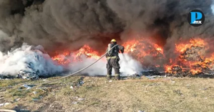 Fuerte incendio en Coronango cubre de humo el Perif&eacute;rico Ecol&oacute;gico