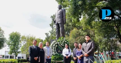 La presidenta Tonantzin Fern&aacute;ndez y regidores de San Pedro Cholula rindieron tributo al Dr. Alfredo Toxqui, destacando su ejemplo de vocaci&oacute;n y entrega al bienestar de las familias poblanas.