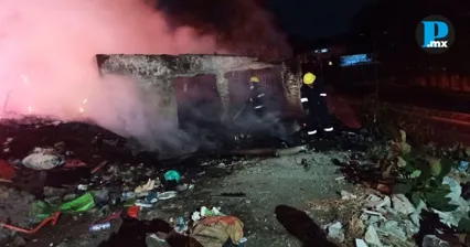 El fuego en La Margarita consumi&oacute; basura, ropa y madera