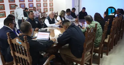 Autoridades municipales y representantes de la SEDENA participan en la Mesa de Coordinaci&oacute;n para la Construcci&oacute;n de la Paz en Cuautlancingo.