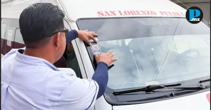 SMT entrega QR a unidades en proceso de renovaci&oacute;n en Puebla