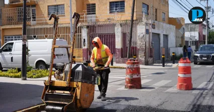 Pepe Chedraui supervisa trabajos de bacheo en Puebla capital