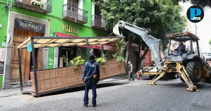 Retiran parklets del Centro Hist&oacute;rico de Puebla por uso irregular