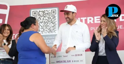 Fortalecen econom&iacute;a de la capital con entrega de cr&eacute;ditos a microempresarios