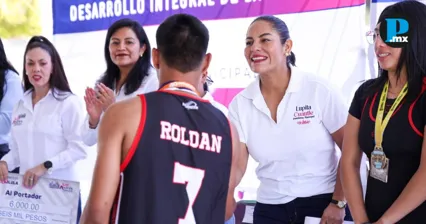 San Andr&eacute;s Cholula entrega becas deportivas a j&oacute;venes atletas