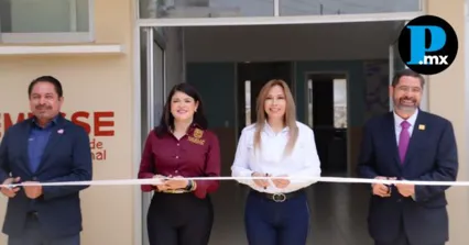 Ceci Arellano y la alcaldesa Beatriz S&aacute;nchez cortaron el list&oacute;n inaugural del CEMUSSE, un espacio que marca un precedente en la atenci&oacute;n de la salud mental a nivel municipal en Puebla.