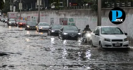 Lluvia intensa colpasa vialidades en Puebla