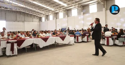 Reconocen a docentes con 40 a&ntilde;os de servicio en Cuautlancingo