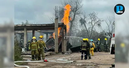Explosi&oacute;n de cuatro autotanques en Tepeaca deja tres lesionados: Armenta