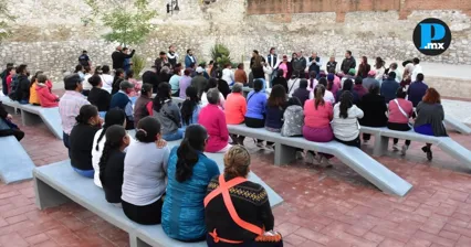 Autoridades estatales apoyan a damnificados tras explosi&oacute;n de pipas en Tepeaca