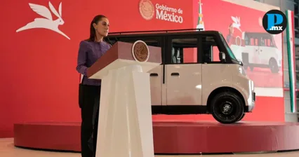 Sheinbaum presenta Olinia, el primer veh&iacute;culo el&eacute;ctrico mexicano