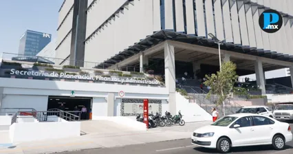 Lluvias provocan da&ntilde;os en nueva sede de Finanzas de Puebla; no suspende servicios