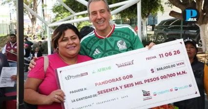 Pepe Chedraui entrega cr&eacute;ditos a emprendedores en Puebla capital
