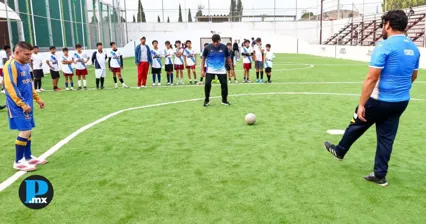 Topos FC Puebla ofrece clase de f&uacute;tbol inclusivo en San Pedro Cholula