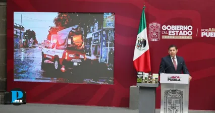 Entregan apoyos a familias y comercios afectados por lluvias en Puebla capital