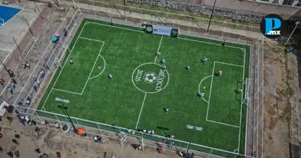 Omar Mu&ntilde;oz entrega nueva cancha deportiva en Cuautlancingo