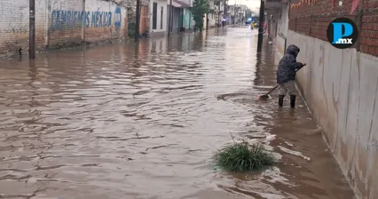 Desalojan a persona tras inundaci&oacute;n de vivienda en San Pedro Cholula