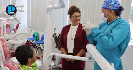 Cuautlancingo beneficia a adulta mayor con pr&oacute;tesis dental gratuita