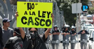 Motociclistas protestan contra entrega de chips para cascos en Puebla
